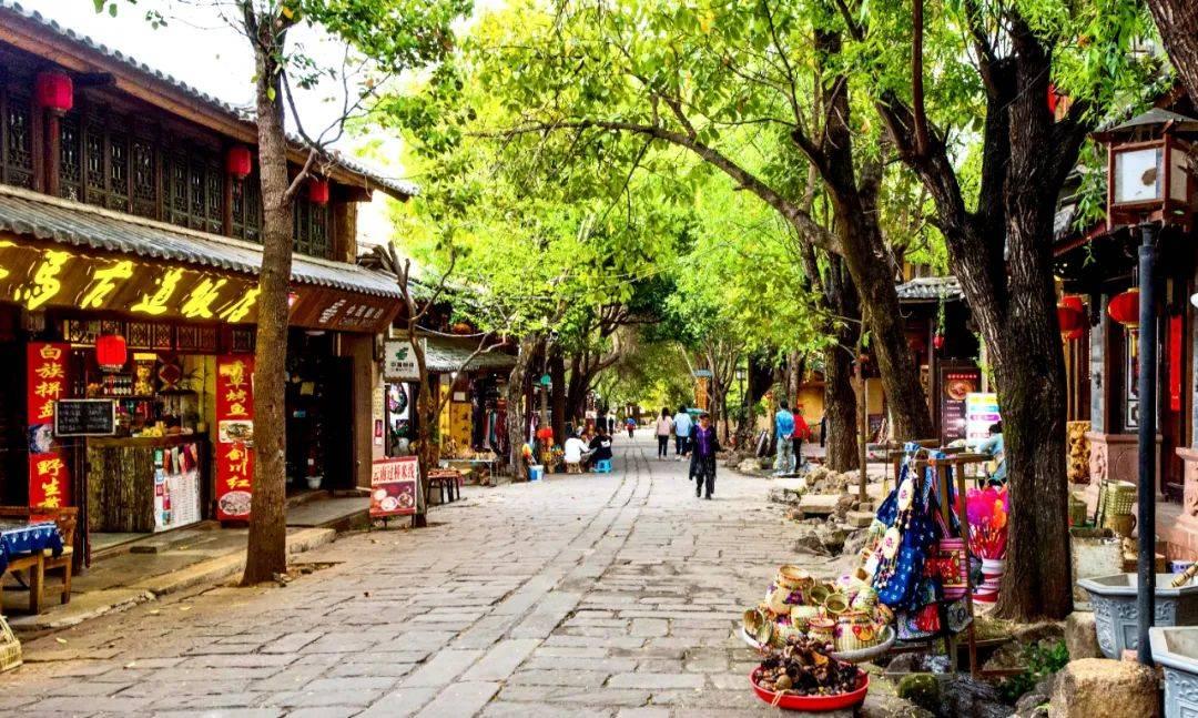 阚清子绿色清凉吊带裙，夏日穿搭的新宠